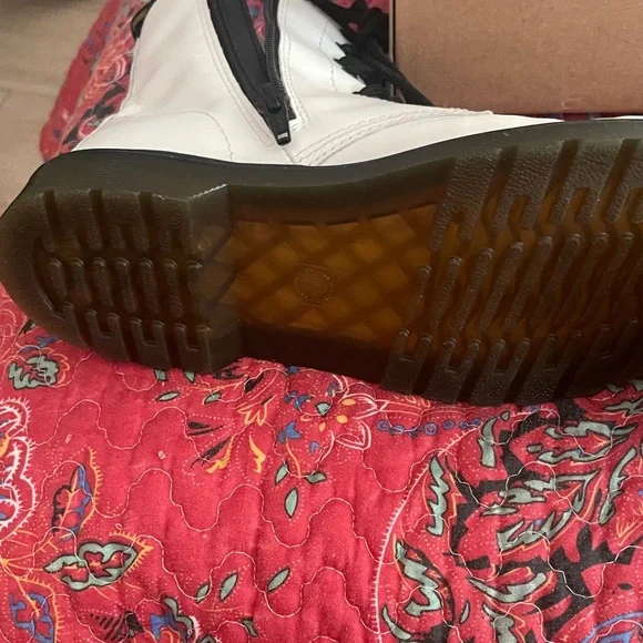 Dr. Martens White and Black Men's Boots Box included - Picture 7 of 8